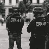 CRS à Lyon lors de la 25e manifestation des gilets jaunes en mai 2019 - © ev via Unsplash