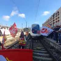 Les manifestants sur les rails à Nice ce 22 mars - RCF