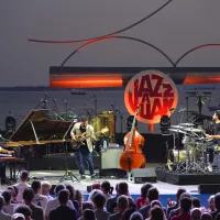 LE festival Jazz à Juan en 2022. (photo Roberto Fonseca Rivierakris_OTC_Antibes)