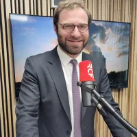 Le député Antoine Armand, dans les studios de RCF à Annecy. ©RCF Haute-Savoie