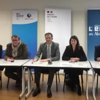 Au Pôle emploi de Louviers, de gauche à droite, Brice Mullier (directeur du Pôle emploi de Louviers), Christophe Birette (directeur territorial Eure-Orne à Pôle emploi Normandie), Simon Babre (Préfet de l'Eure), Stéphanie Auger (vice-présidente du département de l'Eure chargée de l'emploi et de l'insertion), Nicolas Lebas (sous-préfet des Andelys), Crédit : Adèle Marchais