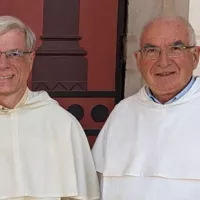 Frère Martin Staszak (à gauche), prieur de la communauté des dominicains du couvent Saint-Étienne, et  Frère Jean-Jacques Pérennès, le directeur de l'École biblique et archéologique de Jérusalem ©RCF / Amélie Gazeau