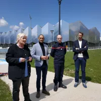 Alain Bernard aux côtés du président du Grand Chambéry, de sa vice-présidente et du directeur du SDIS 73