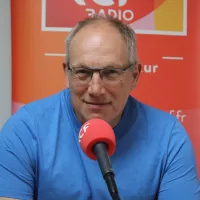 Robert Injey dans le studio de RCF Nice Côte d'Azur - Photo SCG