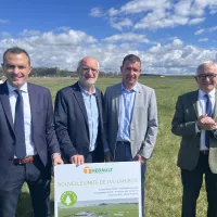 Antoine Thebault, PDG du groupe familial entouré de son père, de son oncle et de Fabien Cenzaton président de CBD Bois.