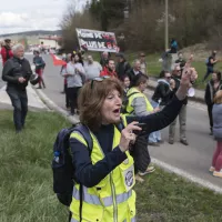 Manifestation lors de la venue d'Emmanuel Macron au château de Joux, Pontarlier, le 27/04/2023 © Antoine Mermet / Hans Lucas