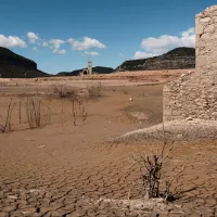 Le village Sant Romà de Sau, englouti suite a la construction du barrage en 1962, est visible en période de grande sécheresse depuis 2022. Espagne, le 02/04/2023 ©Lionel Pedraza / Hans Lucas