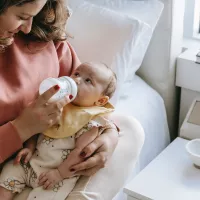 Le lait infantile a augmenté de 16% environ. Pexels / Sarah Chai 