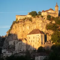 Après avoir traversé "la voie Sainte", puis le village de l'Hospitalet, le marcheur se trouve face au "grand escalier des pèlerins" où il faut gravir les 251 marches qui mènent à la chapelle Notre-Dame de Rocamadour ©Romain Longieras / Hans Lucas