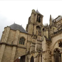 La cathédrale de Bourges passe à l'heure britannique samedi © RCF - Florent Sonzogni.