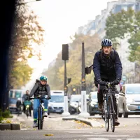 Piste cyclable à Paris © Amaury Cornu / Hans Lucas