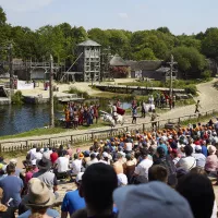 Venez passer votre 13 mai au Puy du Fou avec RCF ! Vous pourrez assister aux nombreux spectacles du parc à thème vendéen, dont Les Vikings, ici à l'image. ©Mathieu Thomasset / Hans Lucas