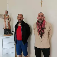 Hervé et Olivier au presbytère d'Auray ©RCF Sud Bretagne