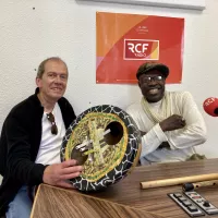 François Masson et Abou Fall dans le studio de RCF Isère