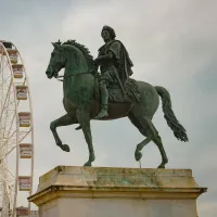 statue de Louis XIV - © Jametlene Reskp via Unsplash