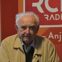 Jean-Louis Pesch, dessinateur des aventures de Sylvain et Sylvette en septembre 2022 dans les studios de RCF Anjou © RCF Anjou