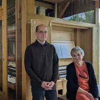 Pascal Pitiot, organiste et président de l'association de l'orgue Annecy-Albigny ; Micheline Planès, adhérente de l'association