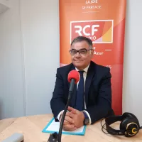 Pierre-Paul Léonelli dans le studio de RCF