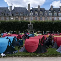 Les sans-abri devraient être transférés de Paris dans des sas en régions à partir de septembre 2023 / © Noémie Coissac / Hans Lucas