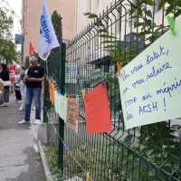 Près de 200 personnes manifestent pour le statut des AESH à Marseille