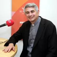 François Buet dans les studios de Dialogue RCF à Marseille ©Robert Poulain