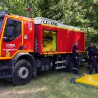 Un camion-citerne forestier dans le camp d'entraînement des sapeurs-pompiers du Rhône, dans la forêt de Chamelet, dans le nord du département du Rhône, le 30 mai 2023 ©Benoît Lhotte / RCF Lyon