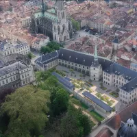 Le jardin du Musée Lorrain ouvrira ses portes aux visiteurs du 17 juin au 17 septembre, tous les jours, de 14h à 18h. 