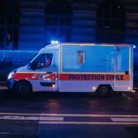 Camion de protection civile, Paris, France. ©Unsplash