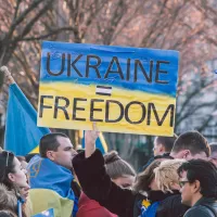 Manifestation devant Washington D. C., aux USA, contre la guerre en Urkaine. 05/2022 ©Unsplash