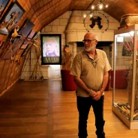 Patrick Bernard, créateur de la Fondation Anako, dans une des pièces du château de la Reine de Sicile qui abrite les collections du musée @RCF Anjou