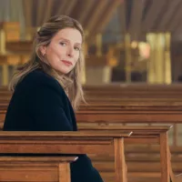 L’actrice Karin Viard incarne une femme très respectueuse de l’Église qui fait avancer l'enquête ©Move Movie / Terence film / Orange studios