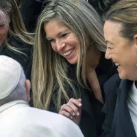 Le pape François parle avec des fidèles, Vatican, le 15/02/2023 ©Massimiliano Migliorato / Hans Lucas