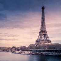 Tour Eiffel de Paris vu de la Seine. ©Unsplash 