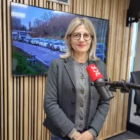 Frédérique Lardet, présidente du Grand Annecy, dans les studios de RCF Haute-Savoie. ©Victorien Duchet/RCF