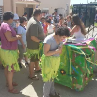 Parade brésilienne après la restitution des ateliers musicaux