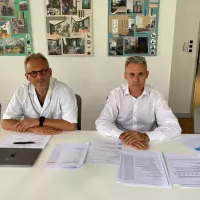 Le docteur Guillaume Bouhours et le directeur général adjoint, Arnaud Pouillart, sont confiants pour l'été au CHU d'Angers ©RCF Anjou