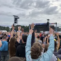 Les festivals associatifs comme les Vieilles Charrues sont fragilisés par l'évolution de l'industrie musicale - © Ronan Le Coz