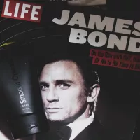 L'acteur Daniel Craig en couverture du magazine LIFE. ©Unsplash