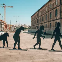 Statuts représentant l'évolution humaine. Portugal. ©Unsplash