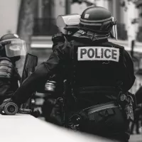 Policiers intervenant à Lyon, lors de la manifestation du 1er mai 2020. ©Unsplash