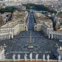 Place Saint-Pierre à Rome, en Italie. ©Unsplash