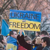 Manifestation devant Washington D. C., aux USA, contre la guerre en Urkaine. 05/2022 ©Unsplash