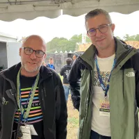 Lionel Rogard et Alexandre, bénévoles aux Vieilles Charrues - © Ronan Le Coz