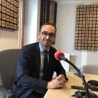 Le député bordelais de la majorité présidentielle Thomas Cazenave se questionne sur la future loi concernant la fin de vie dans les studio RCF Bordeaux ©RCFBordeaux.