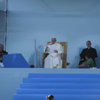 ©Armelle Delmelle - Le pape François prononcant son discours aux jeunes des JMJ à Lisbonne