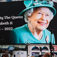 Hommage à la Reine Elizabeth II sur un panneau publicitaire à Londres, en Angleterre. 2022 ©Unsplash