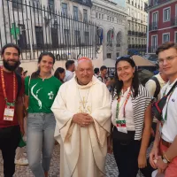 Notre équipe œcuménique de Dialogue RCF aux JMJ avec le Cardinal Jean-Marc Aveline