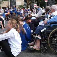 Au Pèlerinage national de l’Assomption, le maître mot est le service (Photo : Lourdes, le 11/08/2023 © Laurent Ferriere / Hans Lucas)