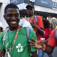 Jeunes pèlerins dans les rues de Lisbonne ©️ Alberto Conceição / JMJ Lisboa 2023