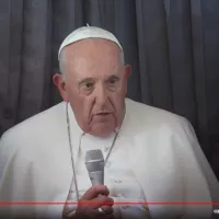 Dans l'avion qui le ramenait du Portugal après les JMJ de Lisbonne, le pape François a donné une conférence de presse de 25 minutes, le 06/08/2023 ©Vatican News